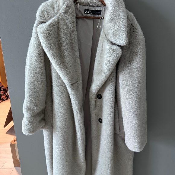 Zara Jackets & Blazers - Zara Faux Fur Coat